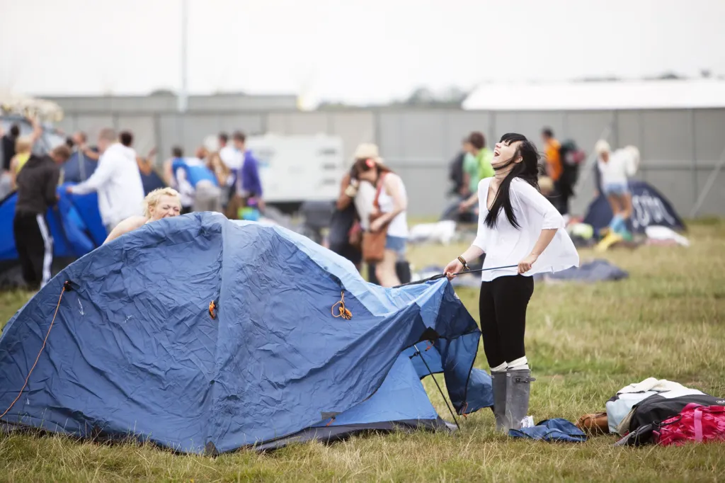 Festivalgoers and atmosphere at Global Gathering 2010